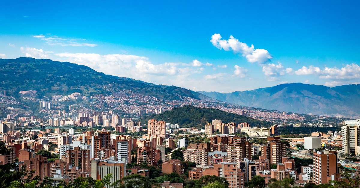 Visa Inmobiliaria Medellín 2025